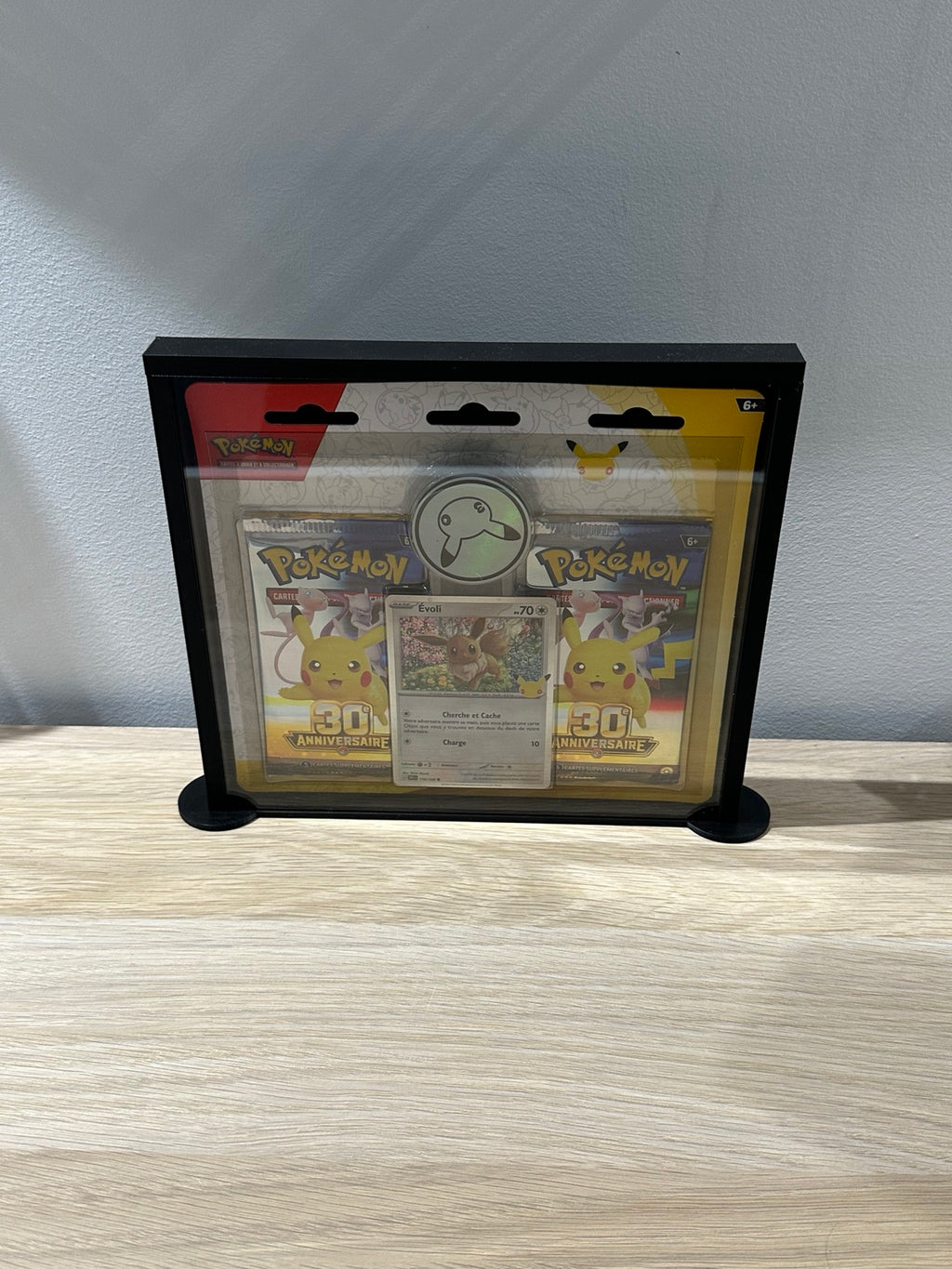 Boîte de protection — Duo Pack Pokémon 30 Ans « Pokémon Day » (2 boosters + carte Évoli)
