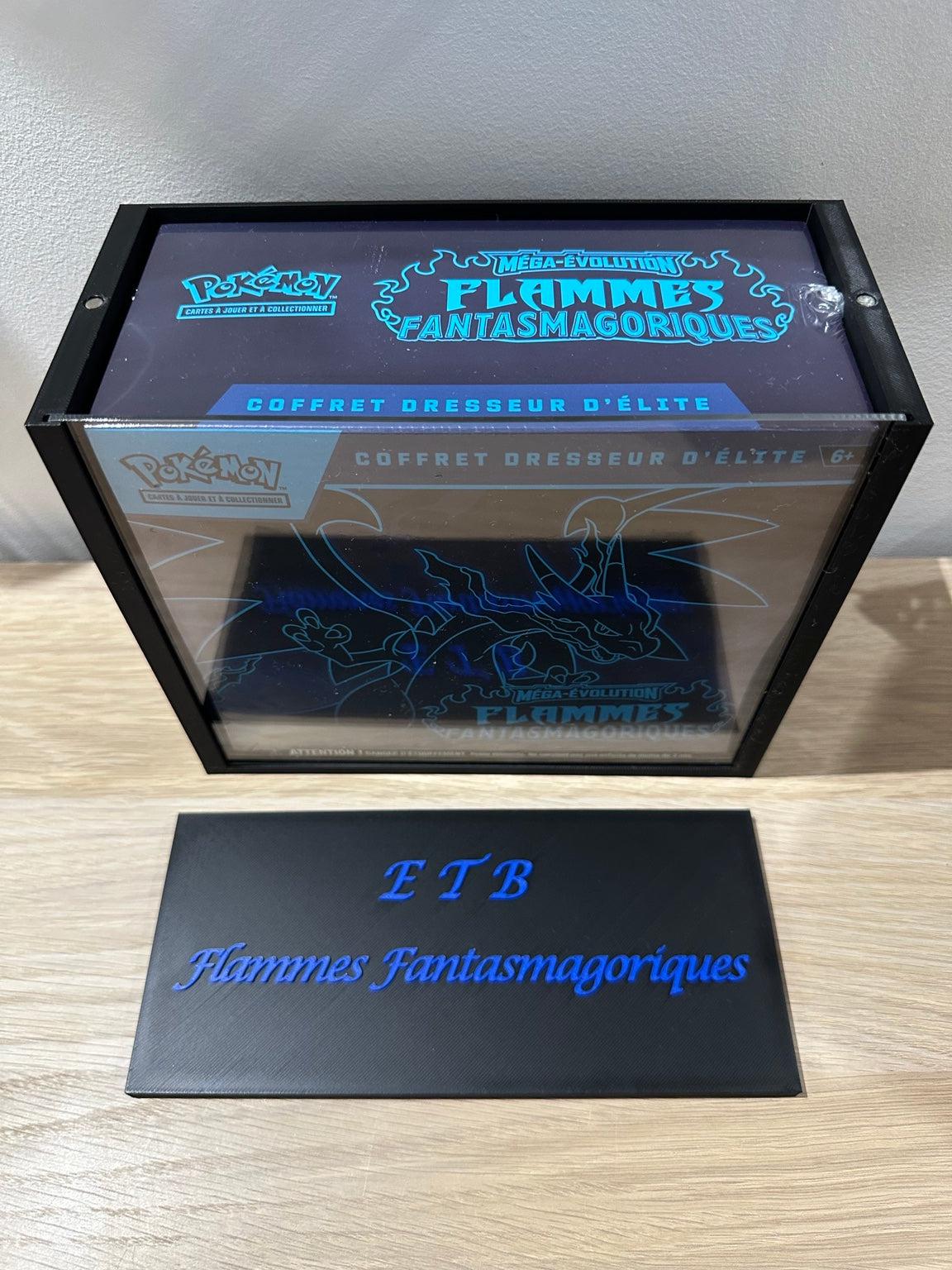 Protection ETB Flammes Fantasmagoriques ME02 - Coffret Dresseur d'Élite Pokémon (Noir & Bleu)