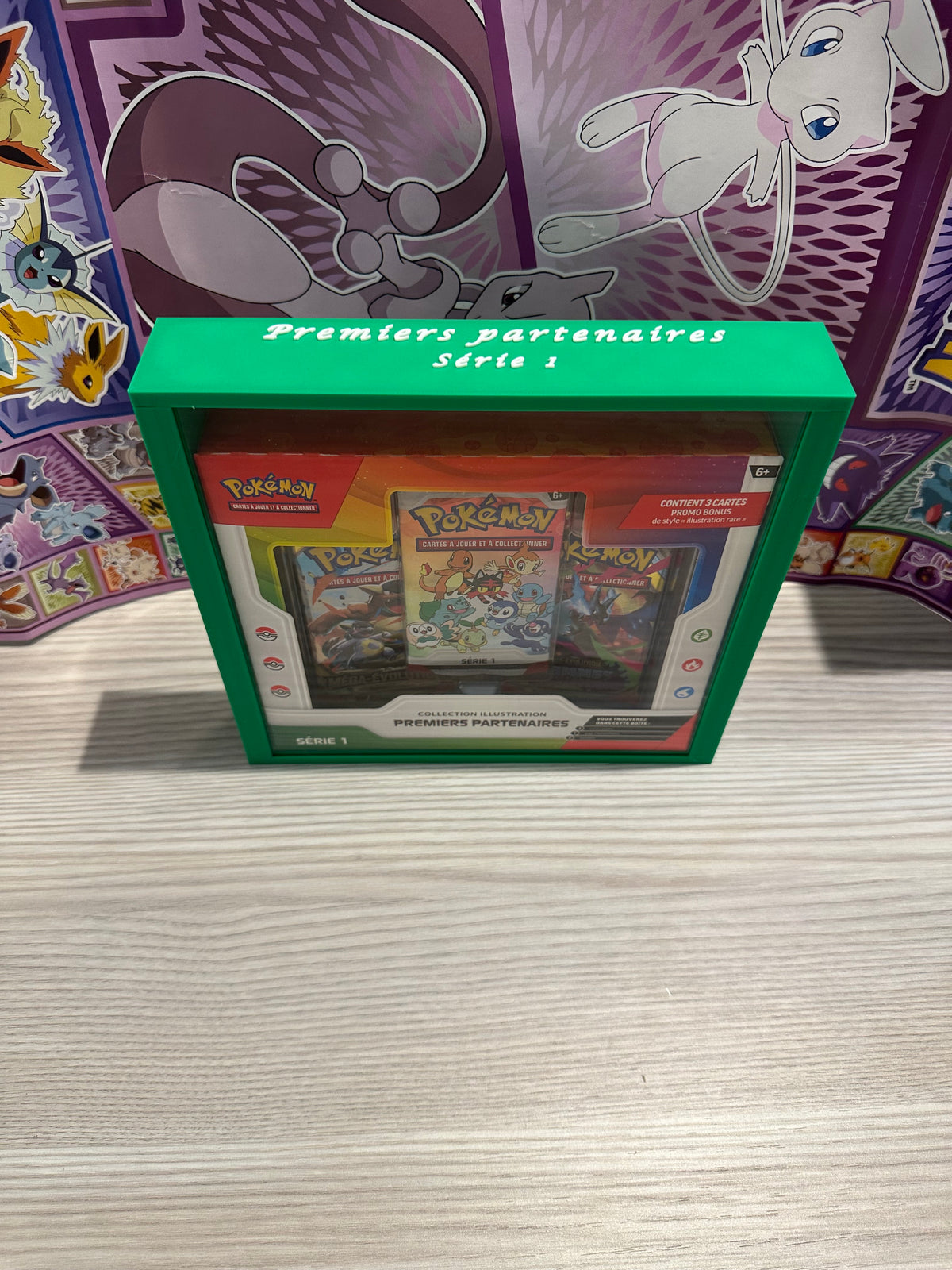 100 % Personnalisable - Protection Coffret Premiers Partenaires / Pikachu 30 ans Pokémon Day