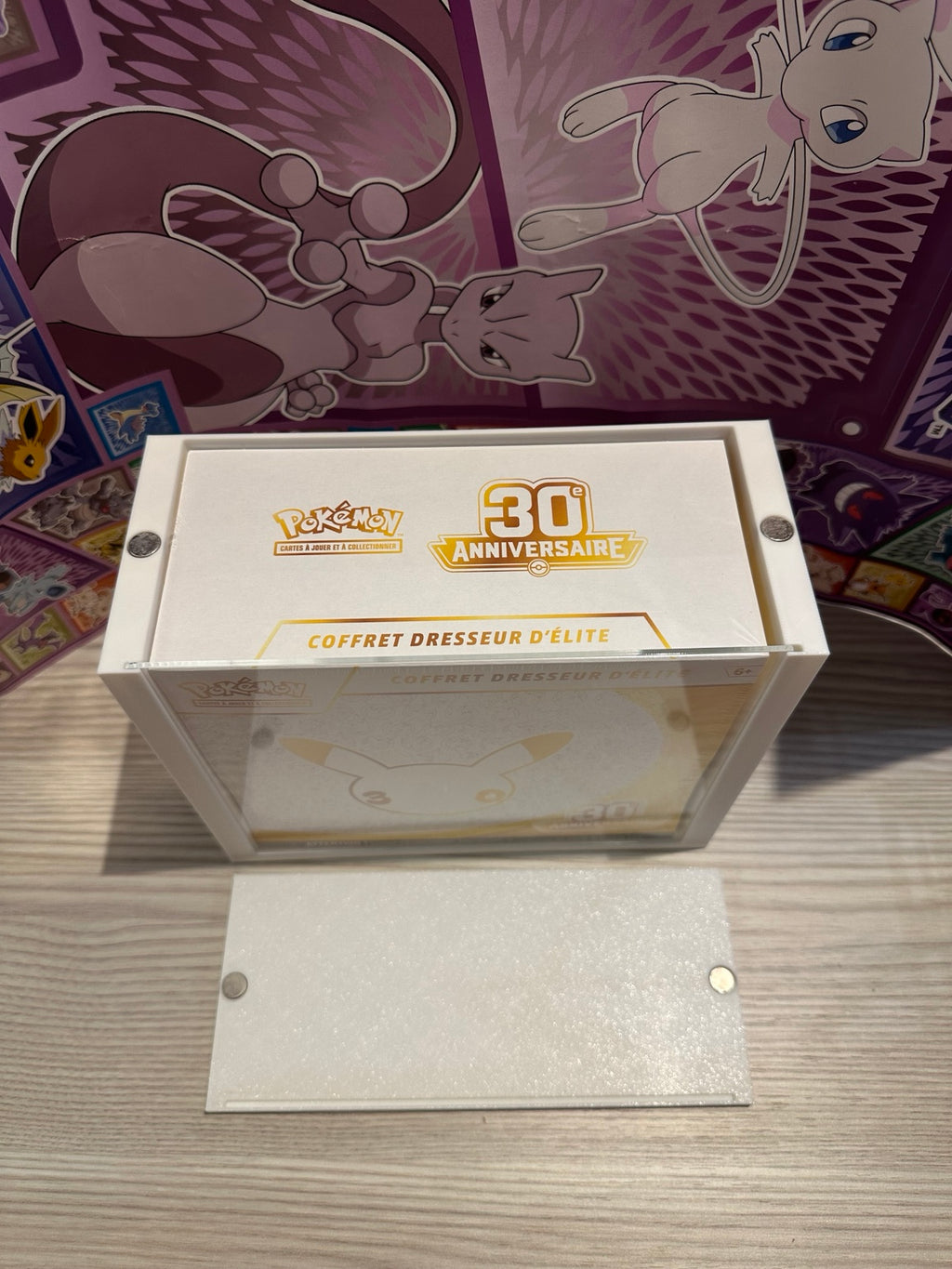 Protection ETB 30 ans - ÉDITION LIMITÉE - Coffret Dresseur d'Élite Pokémon (Blanc & Or)