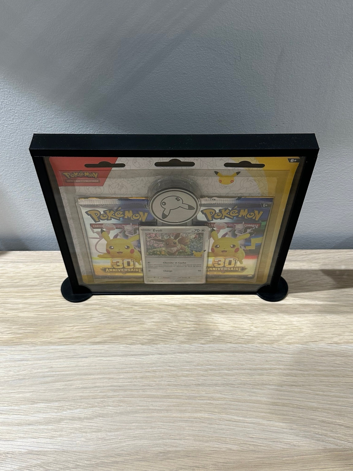 Boîte de protection — Duo Pack Pokémon 30 Ans « Pokémon Day » (2 boosters + carte Évoli)