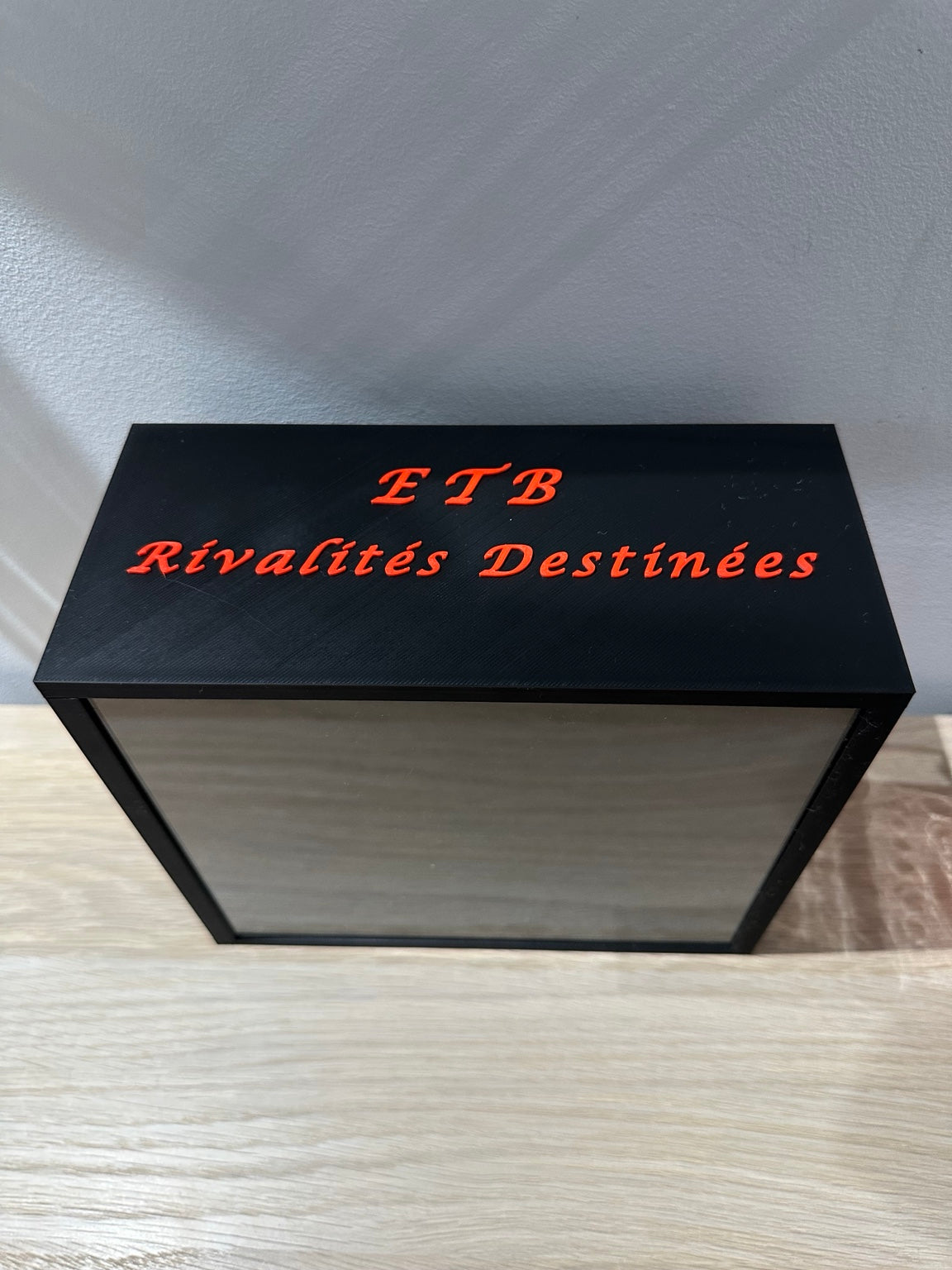 Protection ETB Rivalités Destinées EV10 - Coffret Dresseur d'Élite Pokémon (Noir & Rouge)