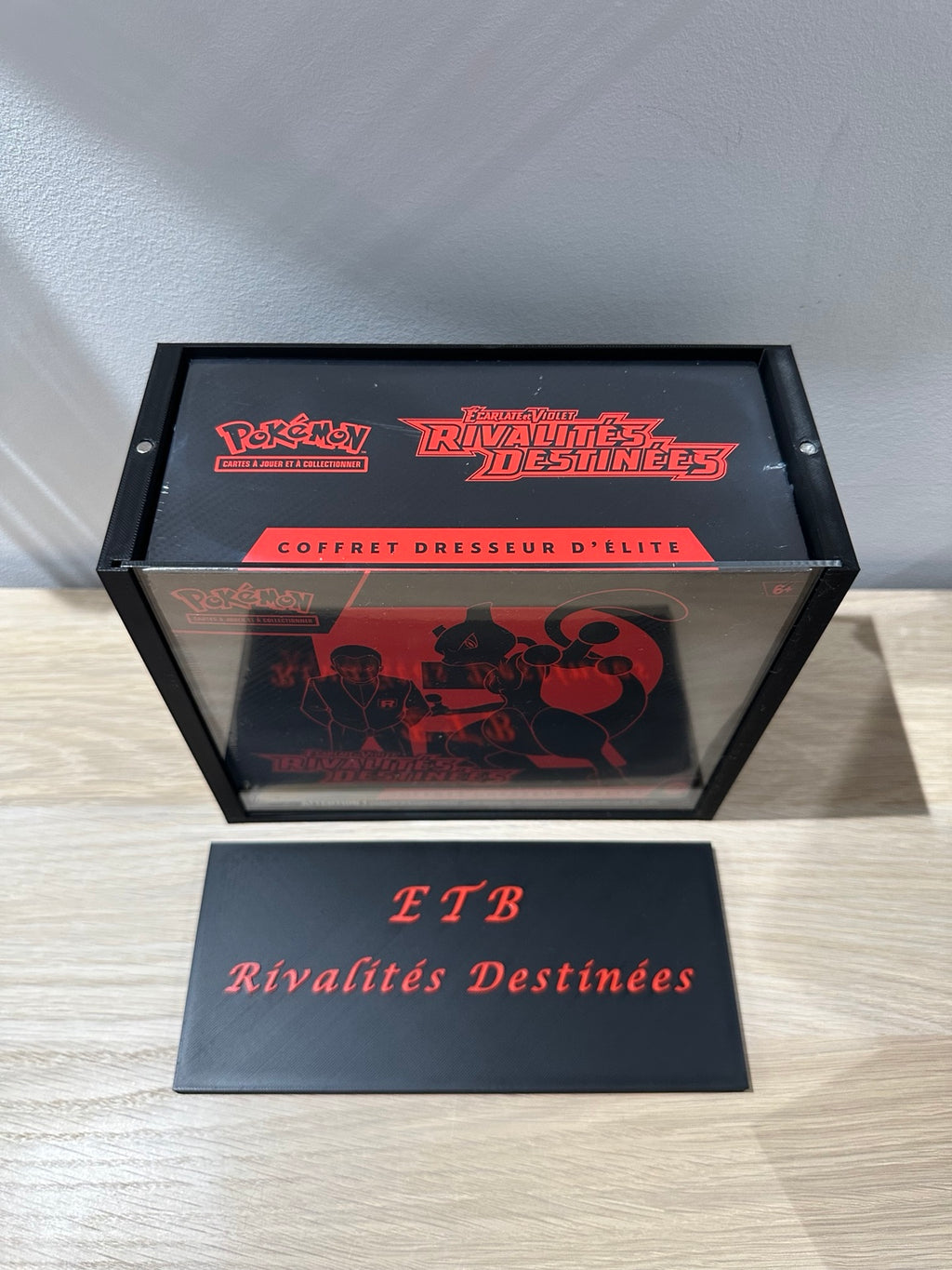 Protection ETB Rivalités Destinées EV10 - Coffret Dresseur d'Élite Pokémon (Noir & Rouge)