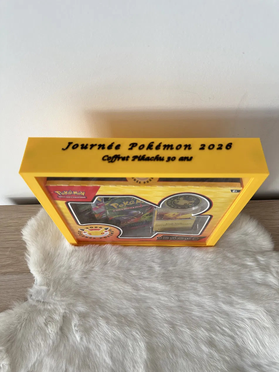100 % Personnalisable - Protection Coffret Premiers Partenaires / Pikachu 30 ans Pokémon Day